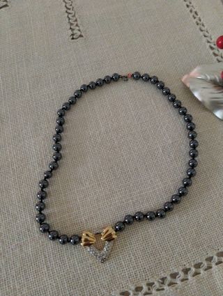 Collana in ematite e gancio in argento . Vintage
