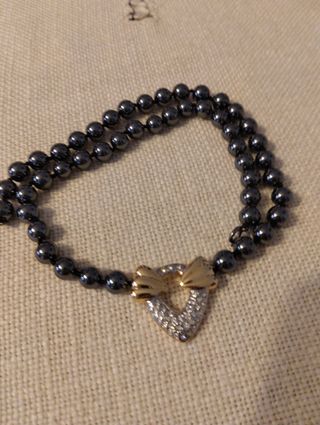 Collana in ematite e gancio in argento . Vintage