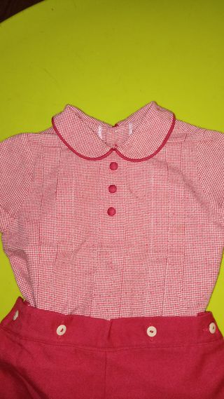 Conjunto. dos piezas. Pantalones cortos y camisa. 