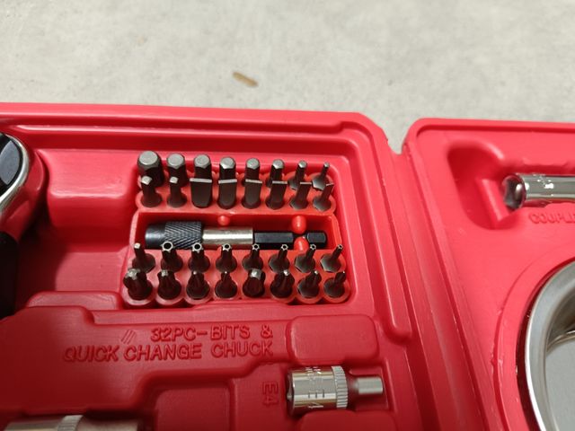 Juego de llaves y brocas 1/4 y 3/8 - 64 piezas