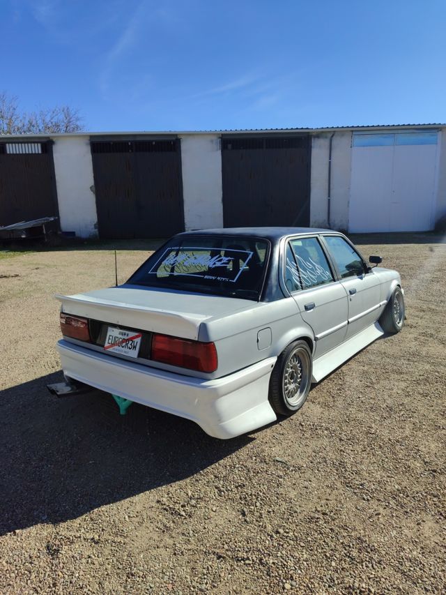 Paragolpes trasero BMW e30