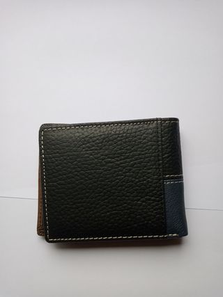 Cartera de piel de colores sin usar