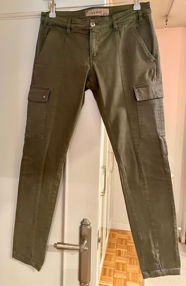 Pantalón cargo slim fit