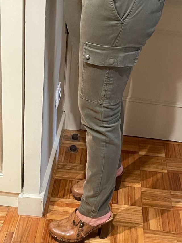 Pantalón cargo slim fit