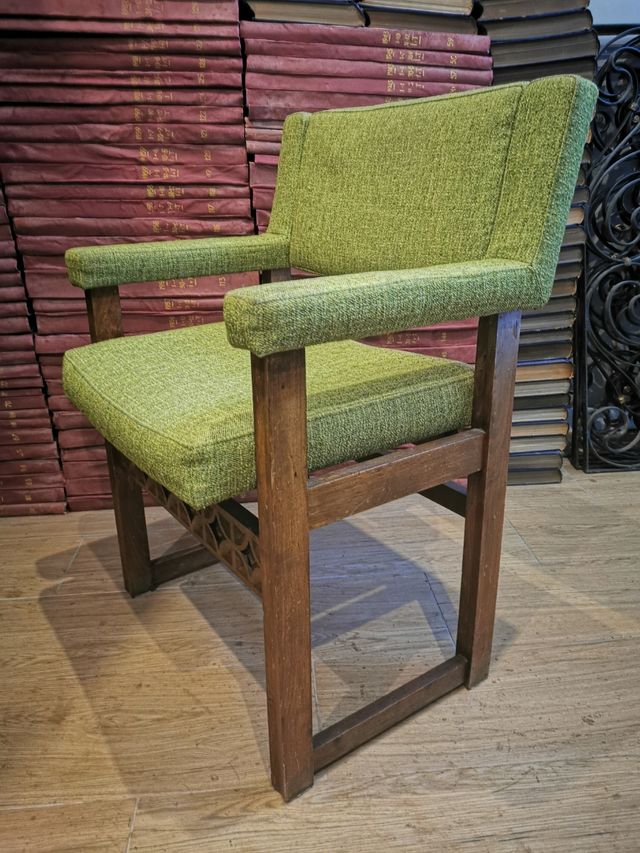 Quedan 3 sillas vintage. Sillones