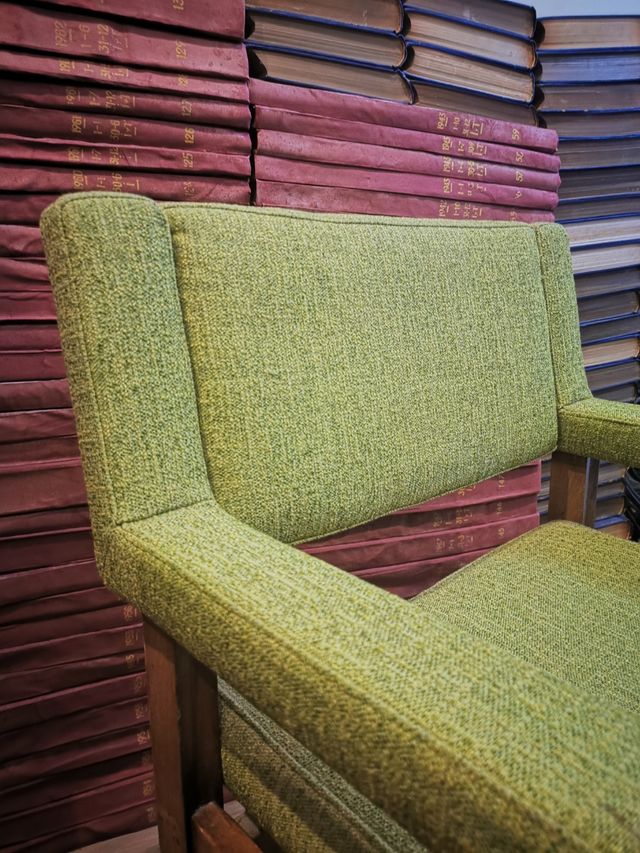 Quedan 3 sillas vintage. Sillones