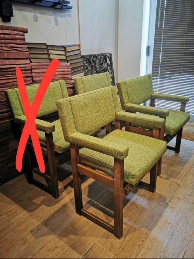Quedan 3 sillas vintage. Sillones