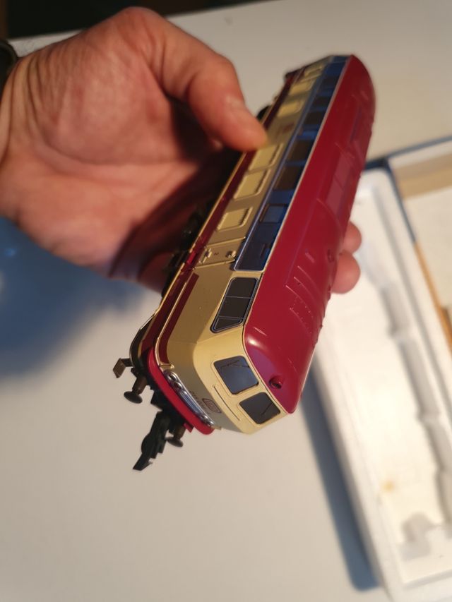 Locomotora Roco BR V 215