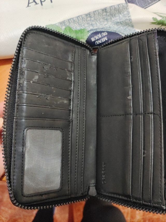 Carteira da marca Desigual