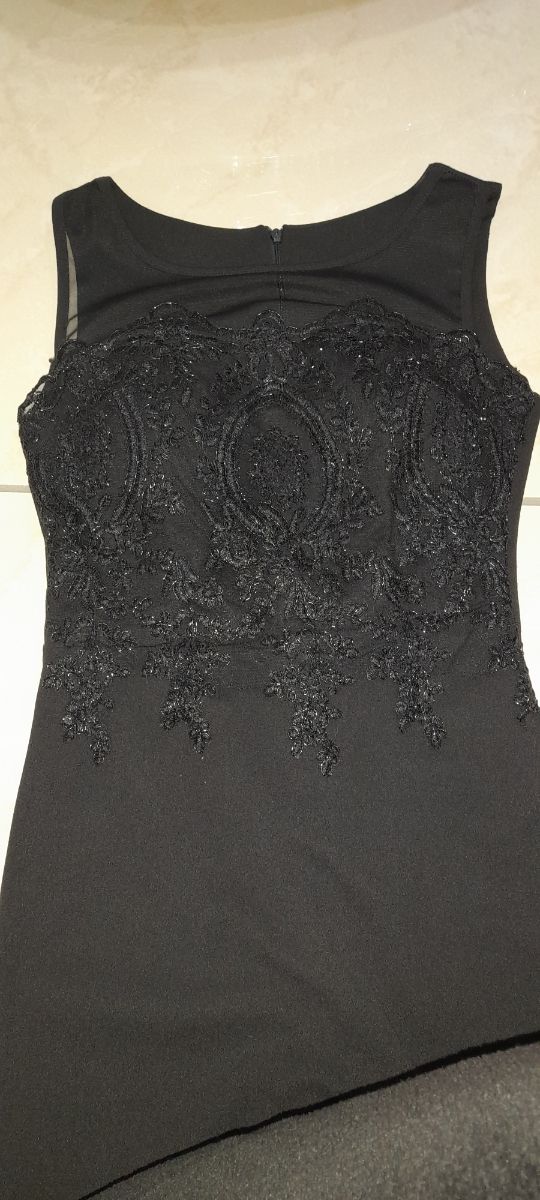 Abito corto elegante in pizzo 