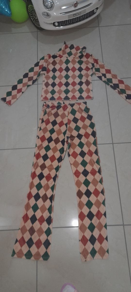 Tuta casual 2 pezzi nuova mai usata, vellutata