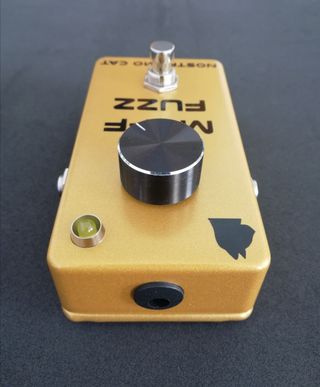 Muff Fuzz color dorado