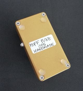 Muff Fuzz color dorado