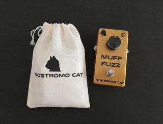 Muff Fuzz color dorado
