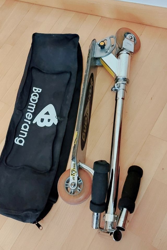 PATINETE METÁLICO. FUNDA Y 2 CASCOS.