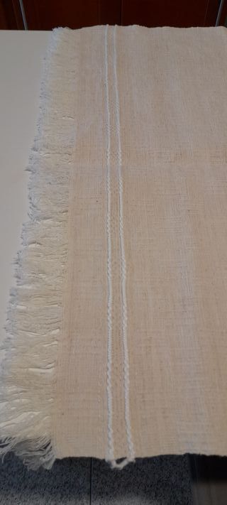 Pano centro de mesa de linho feito em tear