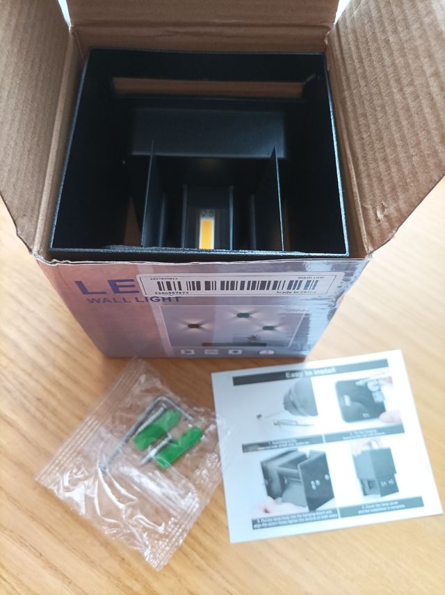 Applique cubo nero moderno per interno o esterni