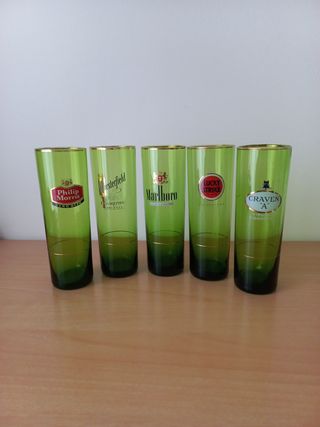 5 vasos tubo verdes de marcas de tabaco