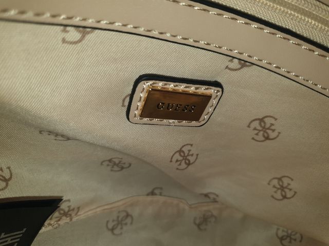 guess bolso 

    BST 1981