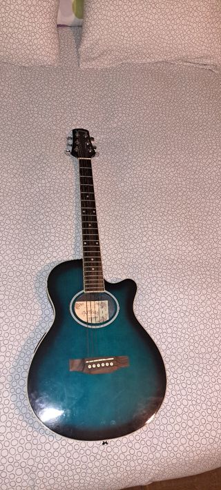 GUITARRA ELECTROACÚSTICA CON FUNDA