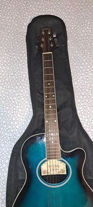 GUITARRA ELECTROACÚSTICA CON FUNDA