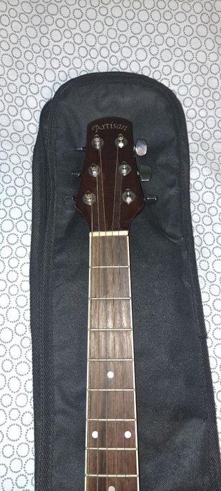 GUITARRA ELECTROACÚSTICA CON FUNDA