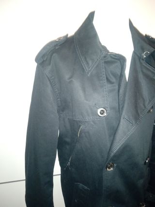 Gabardina negra Zara Man Basic. Talla XL
