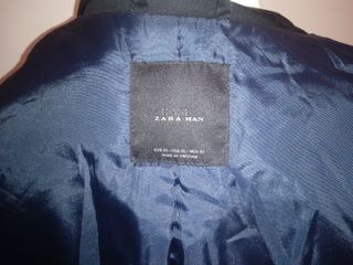 Gabardina negra Zara Man Basic. Talla XL