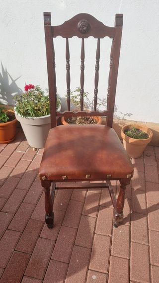 Juego de sillas antiguas