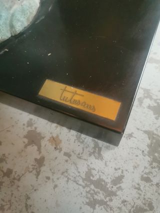 Escultura firmada. Cerámica