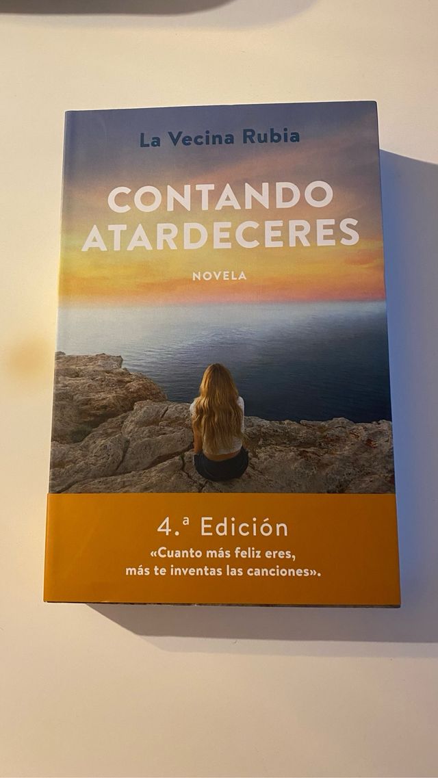 Libro Contando atardeceres. La vecina rubia.
