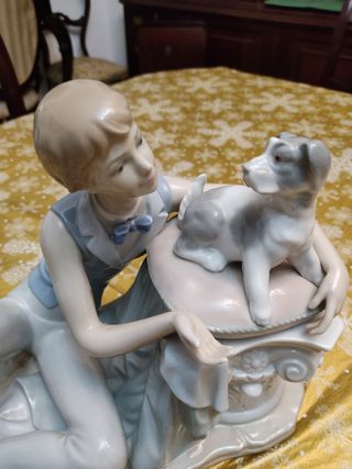 figura Lladró Neo, joven con perro