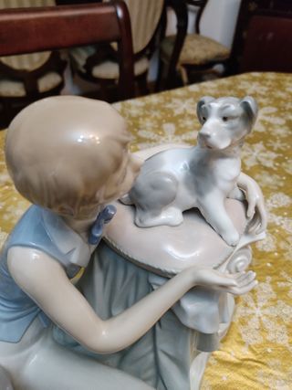 figura Lladró Neo, joven con perro