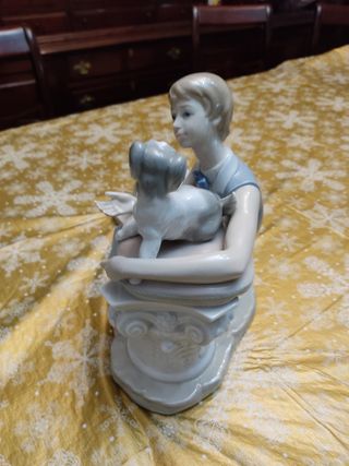 figura Lladró Neo, joven con perro