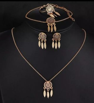 Juego collar, pendientes, pulsera anillo