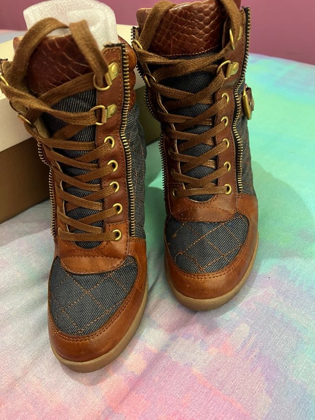 botin vaquero cuña salsa.