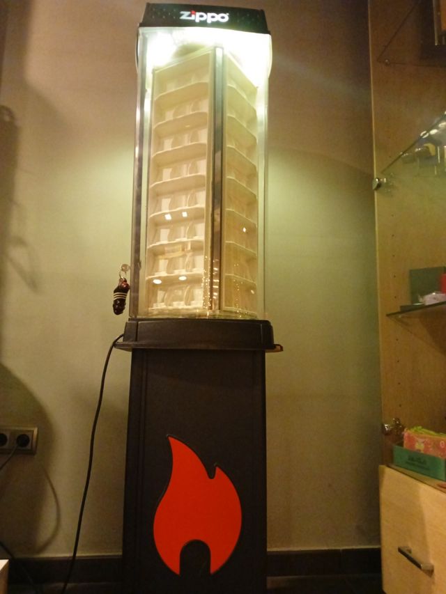 Expositor Zippo giratorio