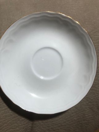 Vajilla blanco con dorado sin estrenar