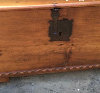 Arcon de madera antigua restaurada