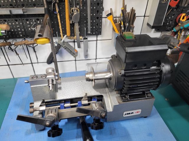 torno copiador y duplicador de llaves