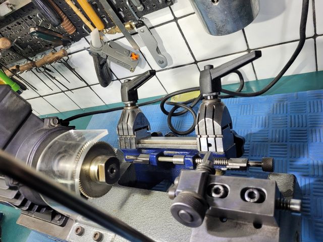 torno copiador y duplicador de llaves