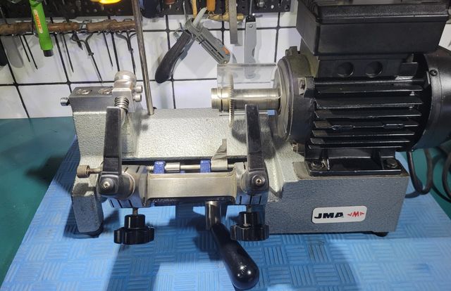 torno copiador y duplicador de llaves