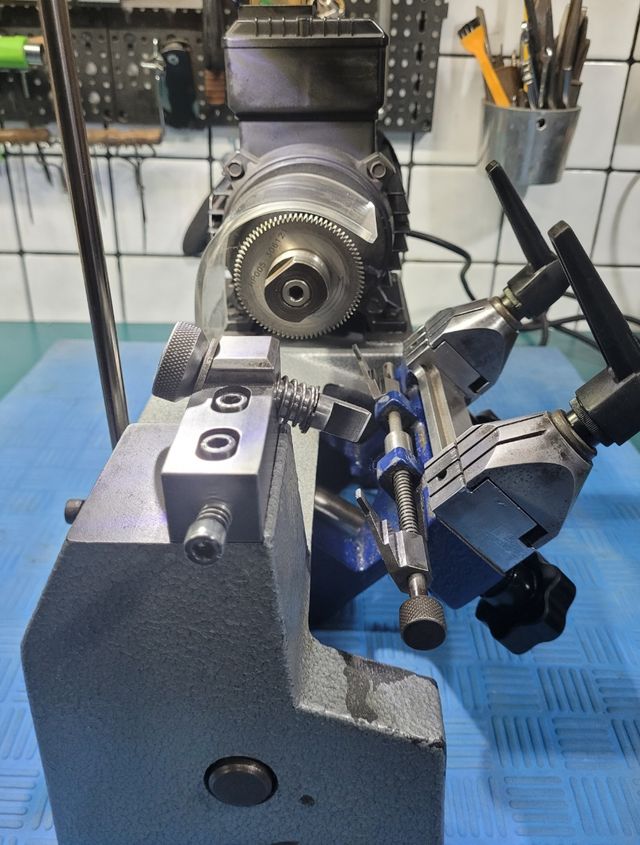 torno copiador y duplicador de llaves