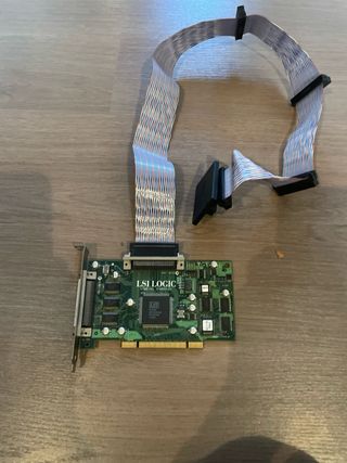controladora SCSI  es Lsi no hp