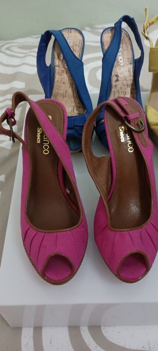 Cuatro pares de zapatos