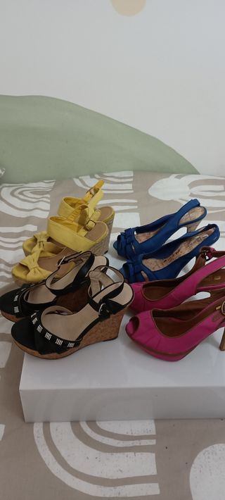 Cuatro pares de zapatos