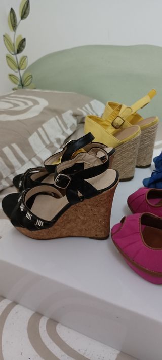 Cuatro pares de zapatos