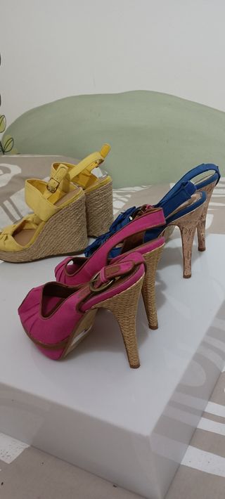 Cuatro pares de zapatos