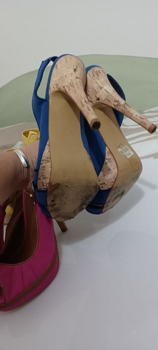 Cuatro pares de zapatos