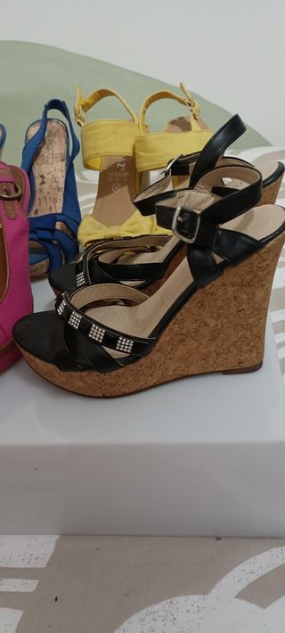 Cuatro pares de zapatos